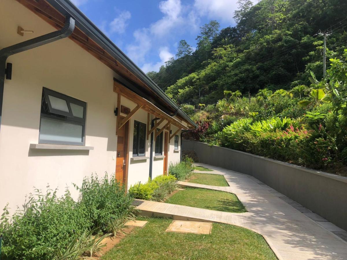 Paradise Chalets Yoga & Wellness Такамака Экстерьер фото